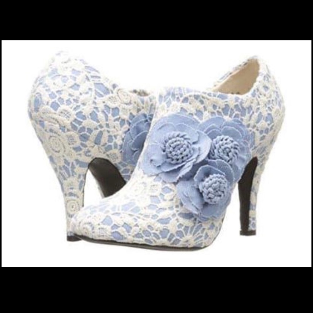 EUC - Dolce by Mojo moxy booties